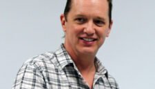 Ilusi satu suara. Di tengah formalitas pemilu tahun 2026, teori Jeffrey Winters mengungkap bagaimana konsentrasi kekayaan material menciptakan 