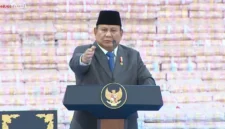 Presiden Prabowo Subianto menyaksikan penyerahan uang Rp11,4 triliun oleh Kejaksaan Agung di Jakarta Selatan. (Posnews/Ist)