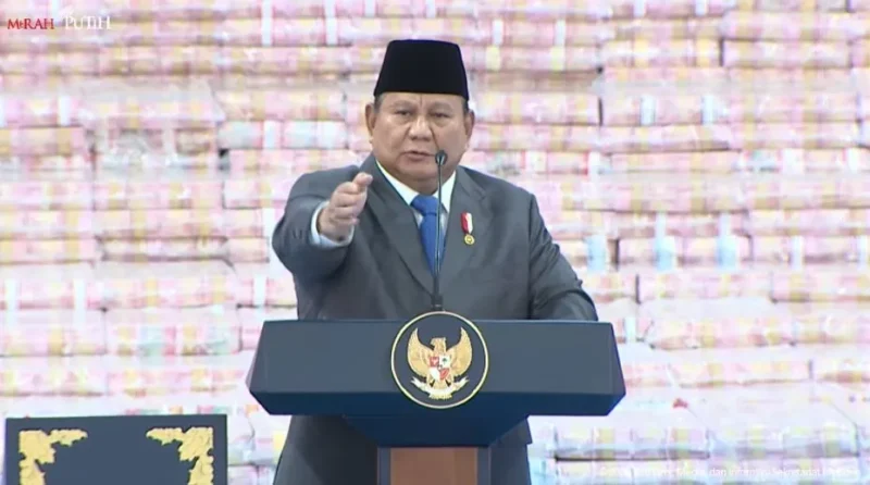 Presiden Prabowo Subianto menyaksikan penyerahan uang Rp11,4 triliun oleh Kejaksaan Agung di Jakarta Selatan. (Posnews/Ist)