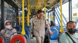 Harga BBM Melonjak, Warga Jakarta Diminta Gunakan Transportasi Umum. (Posnews/Kominfo)