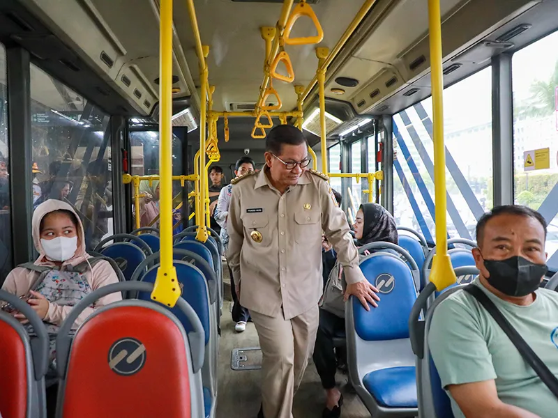 Harga BBM Melonjak, Warga Jakarta Diminta Gunakan Transportasi Umum. (Posnews/Kominfo)