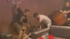 Suasana ricuh di diskotek Toraja Utara saat terjadi baku hantam. (Posnews/Ist)