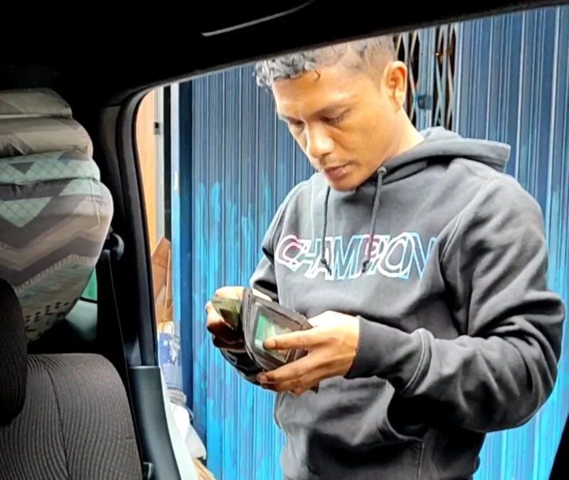 Hasibuan (27) Perantau di Ibukota Yang Bekerja Sambil Kembangkan Seni Bela Diri di Sunter Tanjung Priok Jakarta Utara. (Posnews/MR)