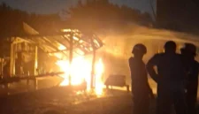 Korban luka bakar dirawat di rumah sakit usai kebakaran hebat SPBE Cimuning Bekasi. (Posnews/Ist)