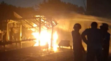 Korban luka bakar dirawat di rumah sakit usai kebakaran hebat SPBE Cimuning Bekasi. (Posnews/Ist)