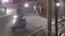 Korban begal anggota damkar tergeletak usai diserang di Jalan KH Hasyim Ashari Jakarta. (Posnews/Ist)