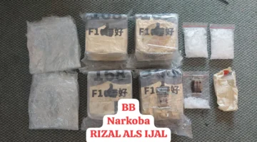 Barang bukti sabu 4 kilogram dan pil ekstasi hasil penggerebekan jaringan narkoba oleh Bareskrim Polri di Pekanbaru Riau. (Posnews/Ist)