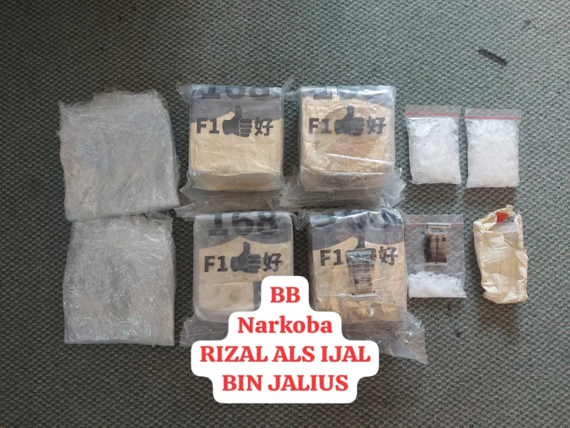 Barang bukti sabu 4 kilogram dan pil ekstasi hasil penggerebekan jaringan narkoba oleh Bareskrim Polri di Pekanbaru Riau. (Posnews/Ist)