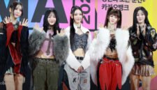 Langkah baru di Denmark. Hanni, Haerin, dan Hyein terlihat berada di Kopenhagen untuk memulai pra-produksi perjalanan musik baru NewJeans di tengah ketidakpastian status anggota lainnya. Dok: Istimewa.