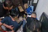 Pelaku pencurian rumah kosong di Tangerang diamankan polisi beserta barang bukti. (Posnews/Ist)