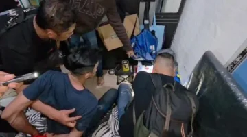 Pelaku pencurian rumah kosong di Tangerang diamankan polisi beserta barang bukti. (Posnews/Ist)