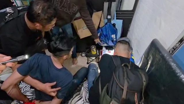 Pelaku pencurian rumah kosong di Tangerang diamankan polisi beserta barang bukti. (Posnews/Ist)