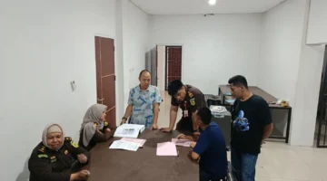 Pelimpahan tersangka narkoba oleh Bareskrim Polri ke Kejari Dumai dan Medan beserta barang bukti Nimetazepam dan etomidate. (Posnews/Ist)