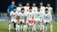 Pemain Timnas Indonesia U-17 berduel sengit melawan Vietnam di Piala AFF U-17.  (LOC Media Match Operation ASEAN U17 Championship 2026)
