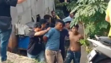 Penggerebekan kampung narkoba di Kabupaten OKU Timur. (Posnews/Ist)