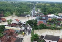 Ilustrasi, permukiman warga di Grobogan terendam banjir dengan ketinggian air mencapai lutut orang dewasa. (Posnews/Instagram)