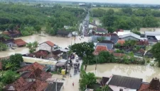 Ilustrasi, permukiman warga di Grobogan terendam banjir dengan ketinggian air mencapai lutut orang dewasa. (Posnews/Instagram)