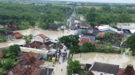 Ilustrasi, permukiman warga di Grobogan terendam banjir dengan ketinggian air mencapai lutut orang dewasa. (Posnews/Instagram)