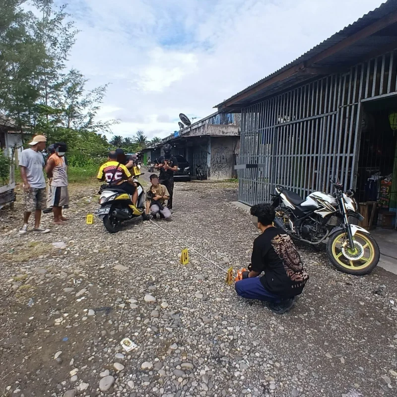 Petugas Satgas Operasi Damai Cartenz melakukan olah TKP usai percobaan penembakan warga di kawasan ruko Dekai, Yahukimo, Papua Pegunungan. (Posnews/Ist)