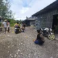 Petugas Satgas Operasi Damai Cartenz melakukan olah TKP usai percobaan penembakan warga di kawasan ruko Dekai, Yahukimo, Papua Pegunungan. (Posnews/Ist)