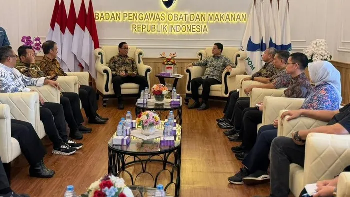 Kepala BNN Komjen Pol Suyudi Ario Seto dan Kepala BPOM RI Prof Taruna Ikrar memperkuat pengawasan obat, termasuk penyalahgunaan narkoba dalam cairan vape. (Posnews/Ist)