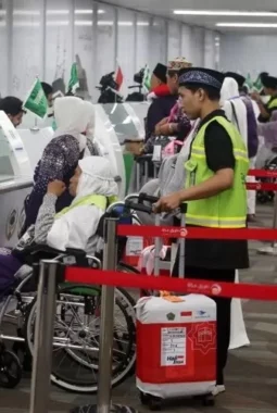 Imigrasi Bongkar Modus Haji Ilegal, 13 Orang Langsung Ditahan di Bandara
