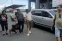 Polisi mengamankan pelaku mutilasi ibu di Lahat yang merupakan residivis kasus kriminal dengan motif judi online. (Posnews/Ist)