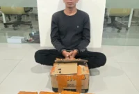 Polisi Bareskrim menunjukkan barang bukti sabu 5 kg hasil pengungkapan jaringan narkoba di Makassar.(Posnews/Ist)