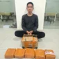 Polisi Bareskrim menunjukkan barang bukti sabu 5 kg hasil pengungkapan jaringan narkoba di Makassar.(Posnews/Ist)