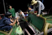 Polisi menyita dua kapal tanker bermuatan 82 ribu kiloliter solar ilegal di perairan Banyuasin, Sumatera Selatan. (Posnews/Ist)