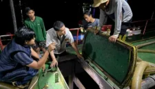 Polisi menyita dua kapal tanker bermuatan 82 ribu kiloliter solar ilegal di perairan Banyuasin, Sumatera Selatan. (Posnews/Ist)