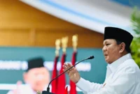 Presiden Prabowo Subianto memberikan arahan kepada jajaran kabinet di Istana Negara terkait kondisi global. (Posnews/Biro Pers Istana)
