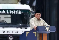Presiden Prabowo Subianto saat meresmikan pabrik kendaraan listrik di Magelang. (Posnews/Biro Pers Setpres)