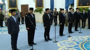 Presiden Prabowo Subianto melantik Dudung Abdurachman sebagai Kepala KSP di Istana Negara. (Posnews/Setpres)