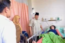 Presiden Prabowo Subianto menjenguk korban kecelakaan tabrakan KRL dan KA Argo Bromo Anggrek di RSUD Bekasi, Selasa 28 April 2026. (Posnews/Biro Pers Setpres Presiden)