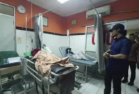 Puluhan siswa MTs Al Inayah Cilegon mendapat perawatan di puskesmas akibat dugaan keracunan makanan MBG. (Posnews/Ist)