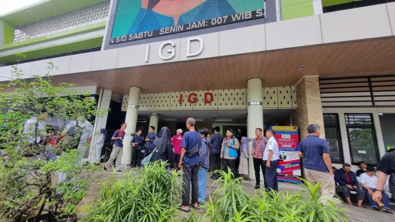 Puluhan Korban Kecelakaan Kereta Bekasi Dirawat, Operasi Darurat Dilakukan. (Posnews/Net)