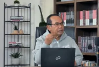 Saiful Mujani memberikan pernyataan terkait polemik rencana pelaporan oleh relawan Presiden Prabowo. (Posnews/ist)