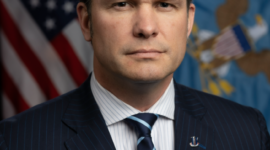 Konfrontasi di Kongres. Menteri Pertahanan Pete Hegseth menghadapi tekanan dari anggota Partai Demokrat terkait biaya perang yang membengkak dan pembersihan kepemimpinan di Pentagon tanpa persetujuan Kongres. Dok: Istimewa.