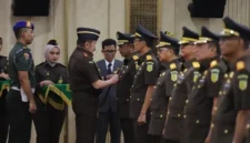 Suasana pelantikan pejabat Kejaksaan Agung di aula utama dengan Jaksa Agung memimpin pengambilan sumpah jabatan para kepala kejaksaan tinggi dan pejabat eselon II. (Posnews/Ist)