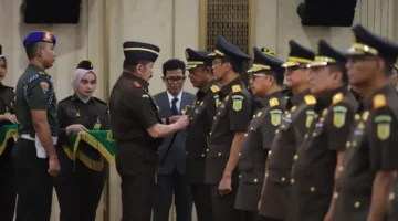 Suasana pelantikan pejabat Kejaksaan Agung di aula utama dengan Jaksa Agung memimpin pengambilan sumpah jabatan para kepala kejaksaan tinggi dan pejabat eselon II. (Posnews/Ist)
