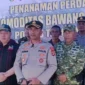 Kapolres Tanggamus AKBP Rahmad Sujatmiko bersama pejabat daerah menanam bawang putih secara simbolis di lahan 1 hektar di Pekon Datarajan, Ulu Belu, Lampung. (Posnews/Ist)
