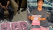 Tersangka Bersama barang bukti 14.580 butir ekstasi hasil pengungkapan Bareskrim. (Posnews/Ist)