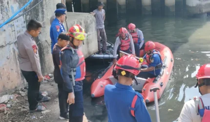Tim SAR Ditpolairud Polda Metro Temukan Pria Tenggelam di BKT, Evakuasi 4 Jam