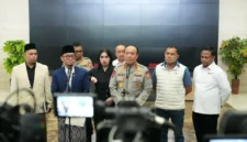 Wakapolri menyampaikan hasil kerja Satgas Haji 2026 dalam mengungkap kasus haji ilegal di Mabes Polri Jakarta. (Posnews/Ist)