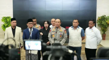 Wakapolri menyampaikan hasil kerja Satgas Haji 2026 dalam mengungkap kasus haji ilegal di Mabes Polri Jakarta. (Posnews/Ist)