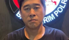 Tersangka direktur tempat hiburan N.Co Living by NIX, Reindy alias Rendy Sentosa diamankan petugas Bareskrim Polri usai ditangkap terkait kasus narkoba. (Posnews/Ist)