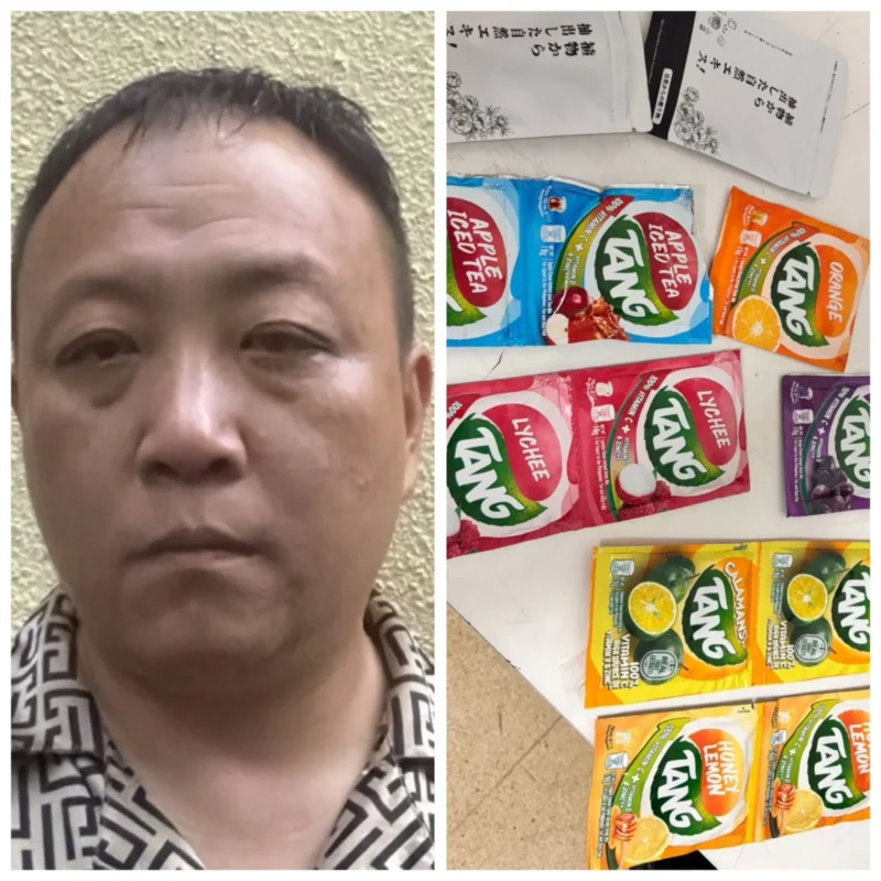 Petugas menunjukkan tersangka dan barang bukti narkoba yang disamarkan dalam sachet minuman saat pengungkapan kasus di Bali. (Posnews/ist)