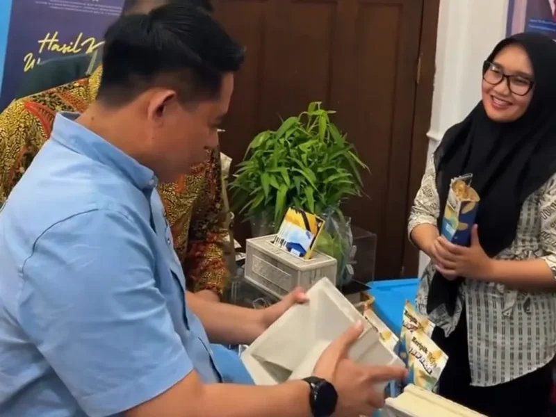 Batako karya warga binaan Lapas Tangerang tembus industri. Sebanyak 8.400 unit dikirim ke perusahaan properti nasional. (Posnews/Ist)