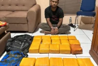 Tersangka dan barang bukti sabu 21 kg hasil pengungkapan Bareskrim Polri di Hotel Bengkalis. (Posnews/Ist)